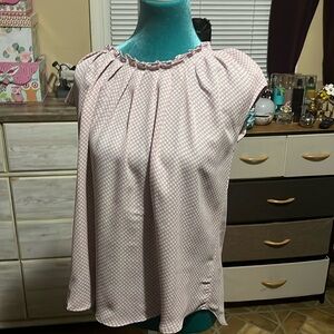 Lauren conrad blouse in good condition. Size L. Bought at Kohl’s.